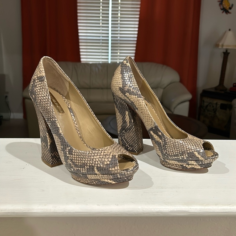 BCBGMaxazria Dahlia Pumps Chunky Heel Snakeskin Leather Size 8 B